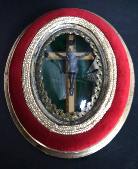 H-P STARY KRUCYFIKS W OWALNEJ RAMIE WYPUKŁE SZKŁO ANTYK XIX W