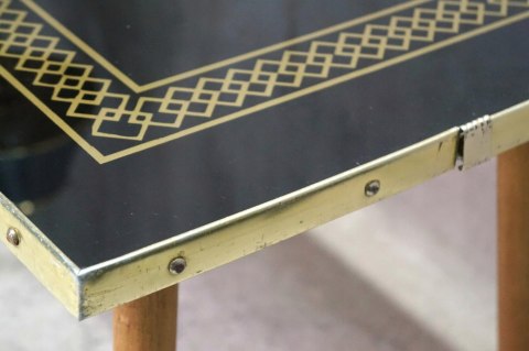 H-P MAŁY PRAKTYCZNY STOLIK ŁAWA PATYCZAK z czarnym szklanym blatem PRL DDR