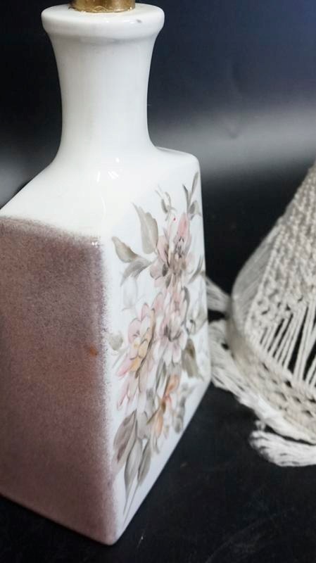 H-P CUDNA PORCELANOWA LAMPKA Z ABAŻUREM MAKRAMA - KAISER -MALOWANA