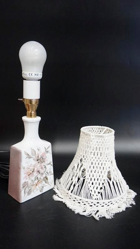 H-P CUDNA PORCELANOWA LAMPKA Z ABAŻUREM MAKRAMA - KAISER -MALOWANA