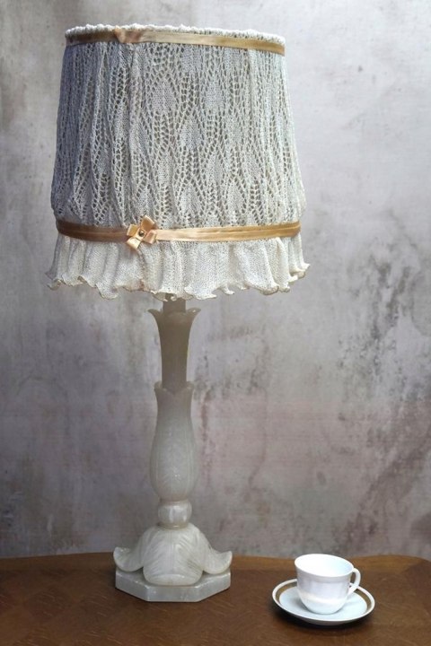 H-P PIĘKNA WYSOKA LAMPA KOLUMNOWA Z ALABASTRU z abażurem BOHO
