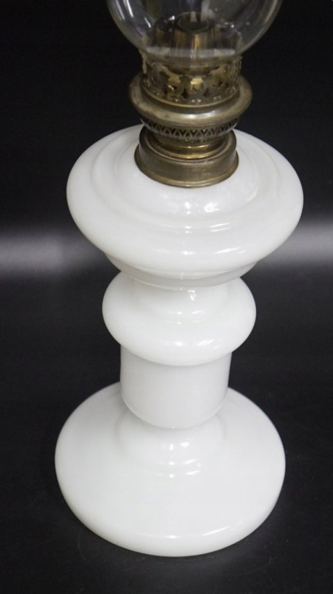 H-P UROCZA LAMPA NAFTOWA SZKLANA