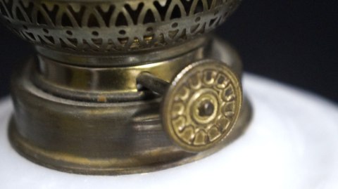 H-P UROCZA LAMPA NAFTOWA SZKLANA