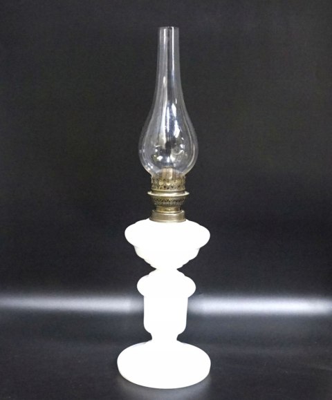 H-P UROCZA LAMPA NAFTOWA SZKLANA