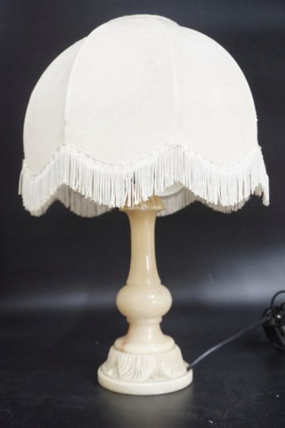 H-P LAMPKA -LAMPA KOLUMNA Z JASNEGO MARMURU