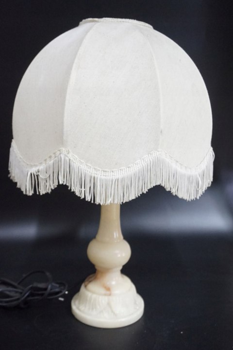 H-P LAMPKA -LAMPA KOLUMNA Z JASNEGO MARMURU