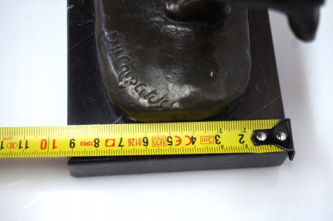 H-P PIĘKNA FIGURA Z BRĄZU DZIECKO Z OBRĘCZĄ