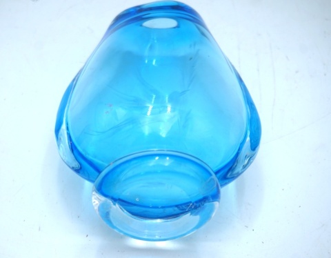 H-P CUDNY NIEBIESKI SZKLANY WAZON KOSTA BODA ART GLASS