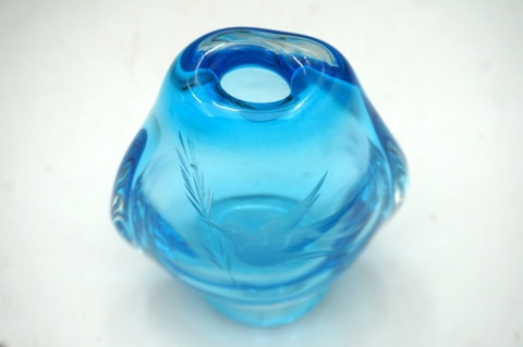 H-P CUDNY NIEBIESKI SZKLANY WAZON KOSTA BODA ART GLASS