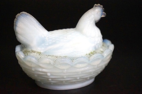 KURA SZKŁO MLECZNE LATTIMO ZĄBKOWICE PRL 9 CM MINIATURA SOLNICZKA